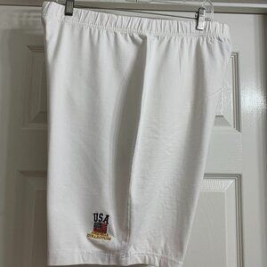 Avenue Sport Women's White Stretchy Shorts, Size 22/24